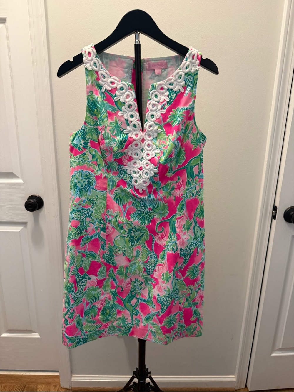 Sleeveless Pink & Green Floral Shift Top with Lace Trim
